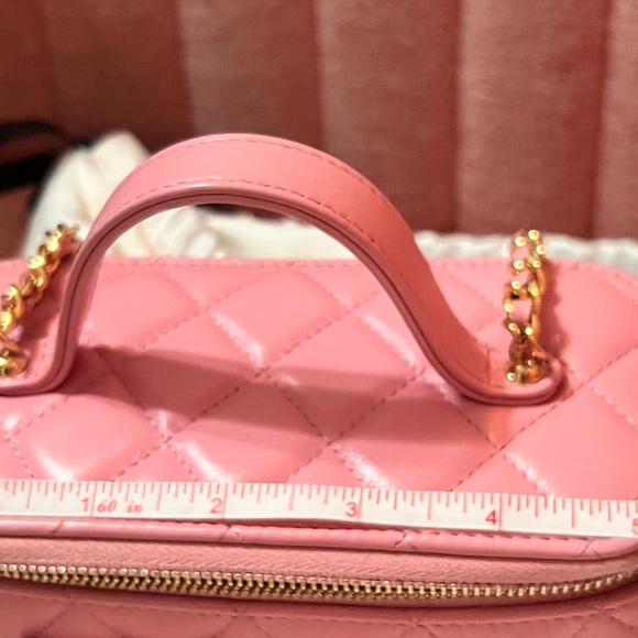 100% authentic CHANEL East West Polly Pocket CC Top Vanity Pink w/ Chain (RARE) - Picture 12 of 14